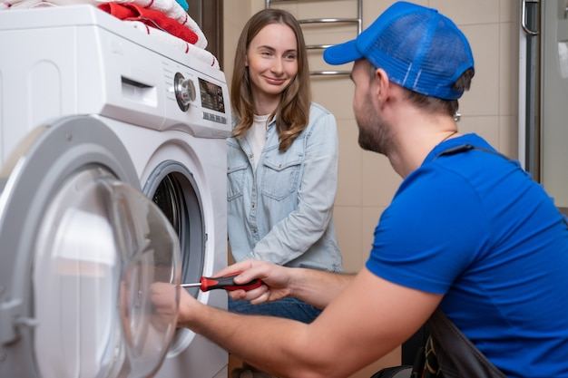 Riparazione lavatrice Como con cliente - Punto Riparazioni a domicilio